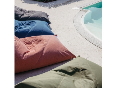 Randa XL: der wetterfeste Outdoor Sitzsack mit radialem Design