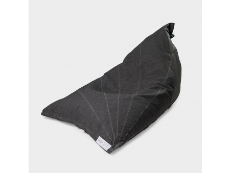 Randa XL: der wetterfeste Outdoor Sitzsack mit radialem Design