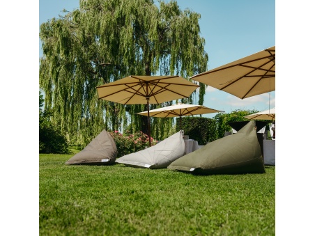Randa XL: der wetterfeste Outdoor Sitzsack mit radialem Design