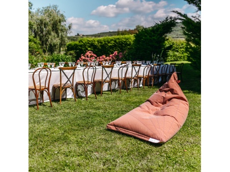 Randa XL: der wetterfeste Outdoor Sitzsack mit radialem Design