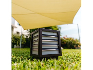 Solar QUB - Die Außenlampe mit integriertem Solarpanel
