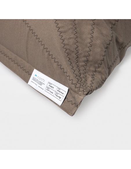 Randa, der einzige Sitzsack mit radialem Design für Innen- und Außenbereiche