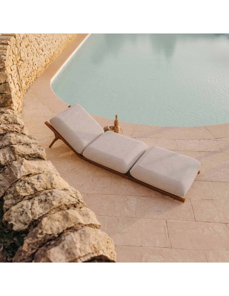 Tuga: Liegestuhl aus Teak mit einzigartigem nautischenDesign