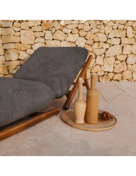 Tuga: Liegestuhl aus Teak mit einzigartigem nautischenDesign