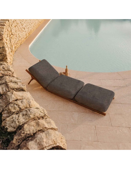 Tuga: Liegestuhl aus Teak mit einzigartigem nautischenDesign