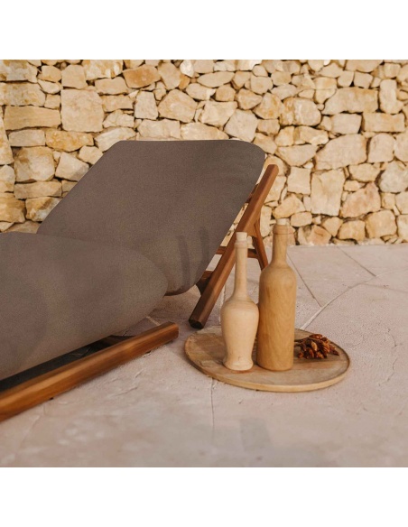 Tuga: Liegestuhl aus Teak mit einzigartigem nautischenDesign