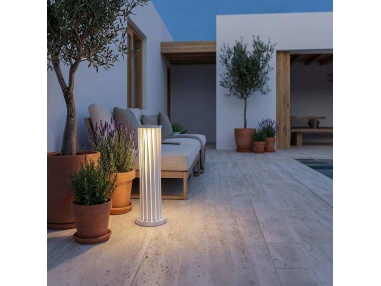 Helira: Solar Gartenlampe Design