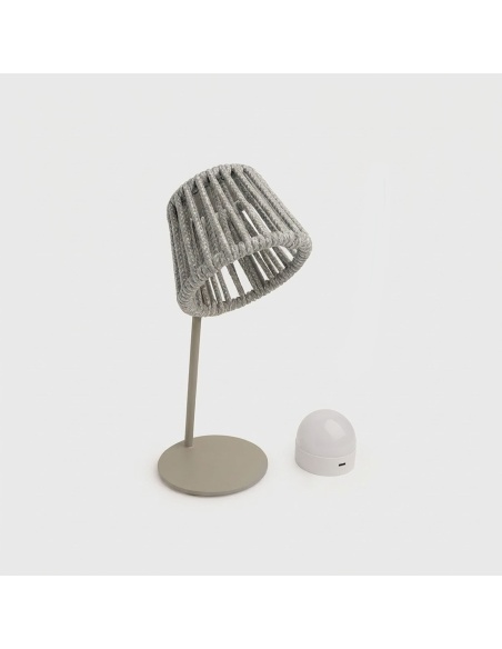 Mini Ropelle: Wiederaufladbare Tischlampe aus Olefinseil