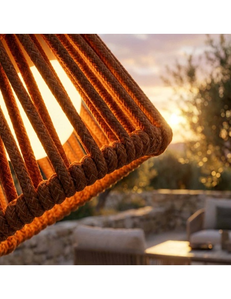 Mini Ropelle: Wiederaufladbare Tischlampe aus Olefinseil