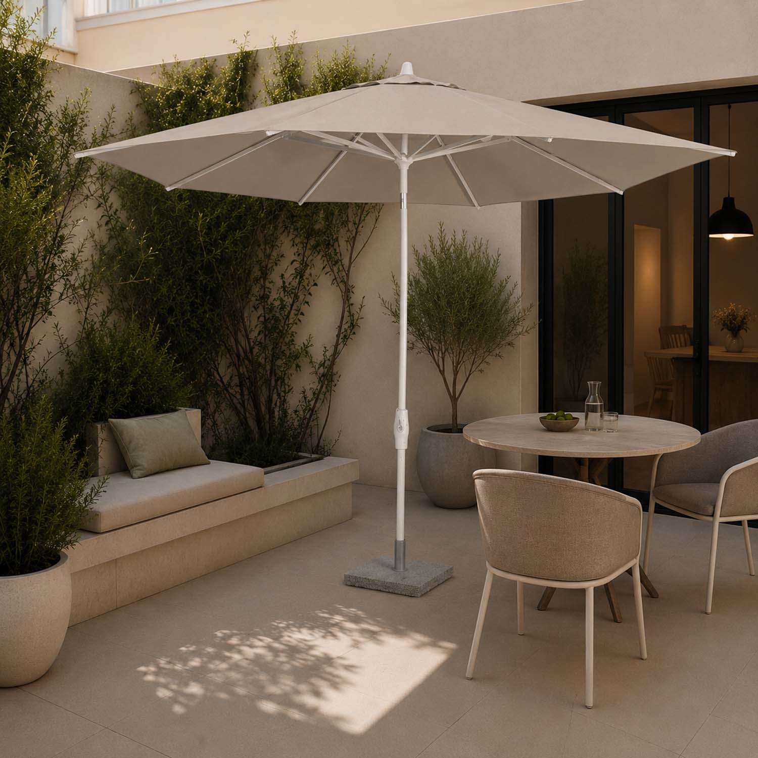 Lybra: Neigbarer Sonnenschirm mit Mittelmast und EquiTilt®-Technologie 2