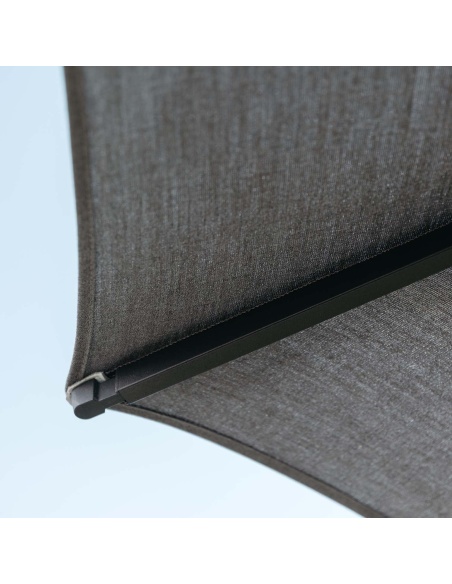 Lybra: Neigbarer Sonnenschirm mit Mittelmast und EquiTilt®-Technologie