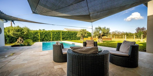Luftdurchlässiges Sonnensegel Solaria für Lounge und Poolbereich  